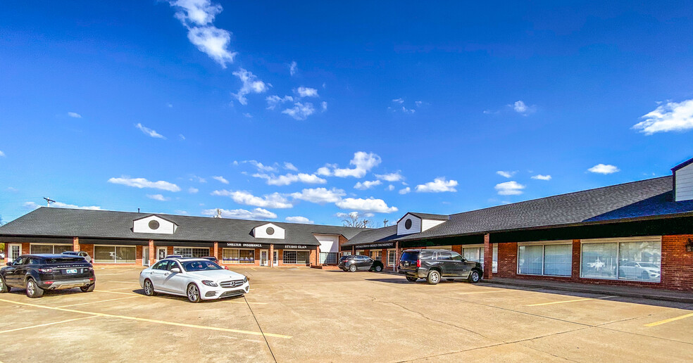 2300 S Broadway, Edmond, OK for lease - Building Photo - Image 3 of 11