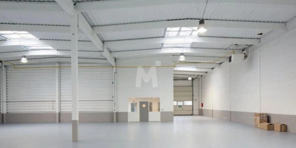 Flex in Sainte-Geneviève-des-Bois for lease - Interior Photo - Image 3 of 10