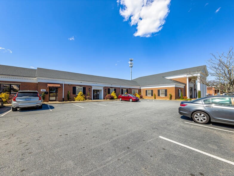 90 S Caldwell St, Brevard, NC for lease - Building Photo - Image 3 of 19