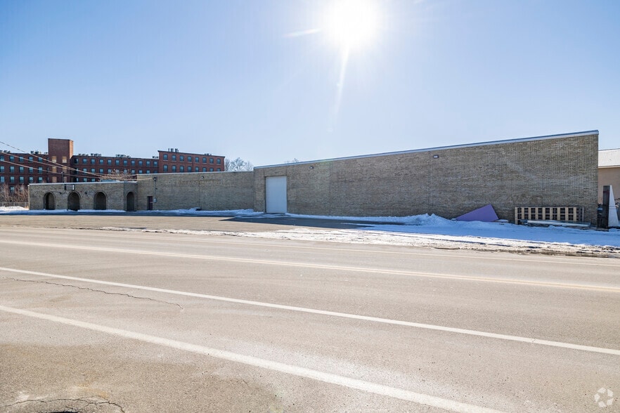 159 Temple St, Nashua, NH for lease - Building Photo - Image 1 of 41