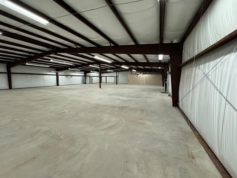 1944 N Access Rd, Clyde, TX for lease - Interior Photo - Image 3 of 17