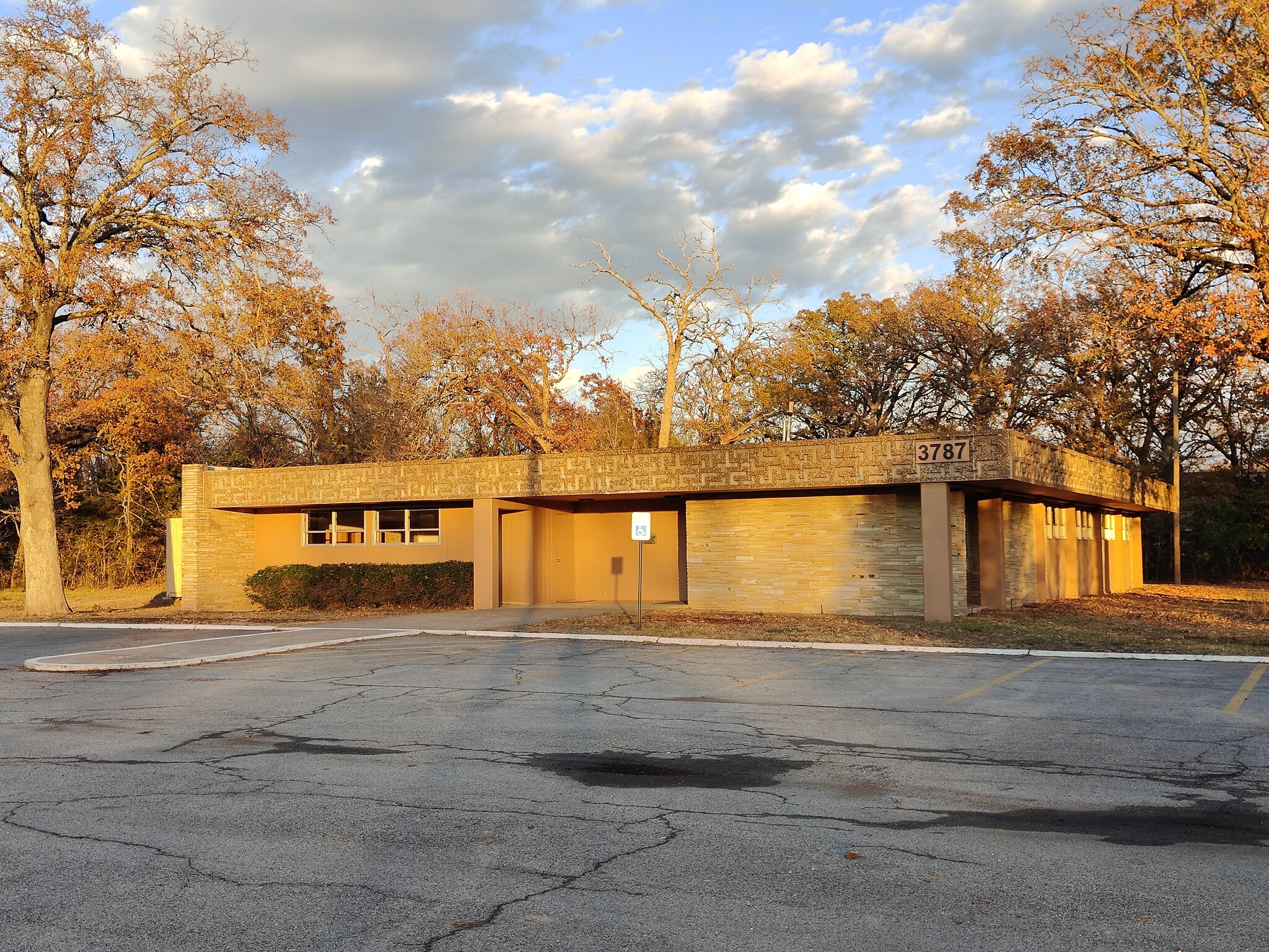 3787 NW Loop 286, Paris, TX for lease Building Photo- Image 1 of 8