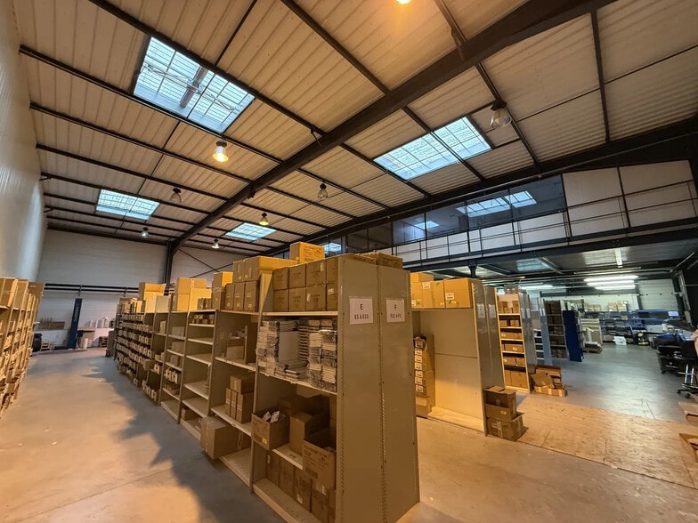 205 Rue De Montepy, Fleurieux-sur-l'Arbresle for lease - Interior Photo - Image 2 of 9