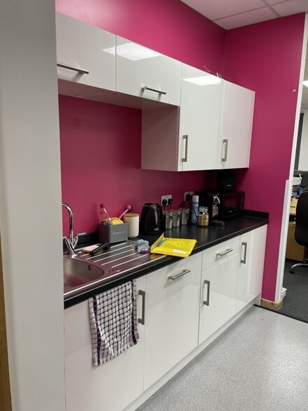 Windmill Rd, Kenn for lease - Interior Photo - Image 3 of 3