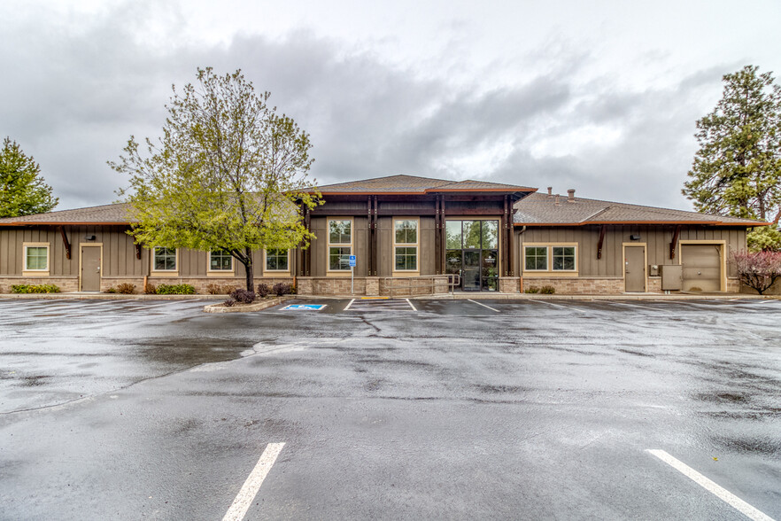 698 NW York Dr, Bend, OR for lease - Building Photo - Image 3 of 10