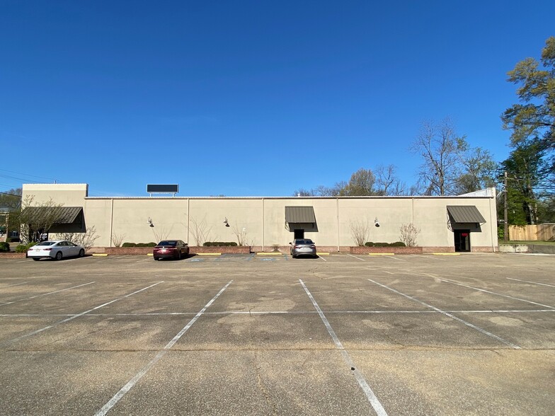 600 W Main St, Tupelo, MS for lease - Building Photo - Image 1 of 15