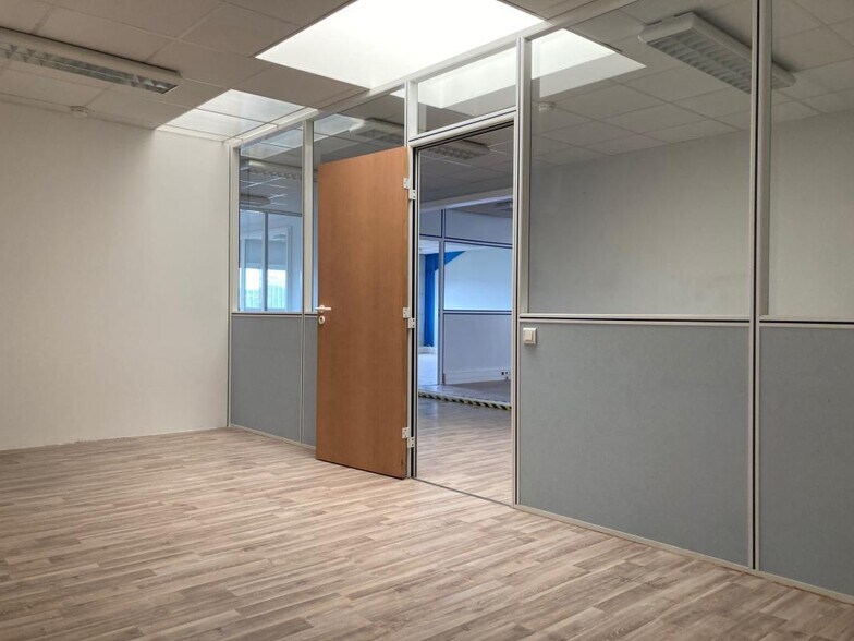 Office in Compiègne for lease - Interior Photo - Image 2 of 8