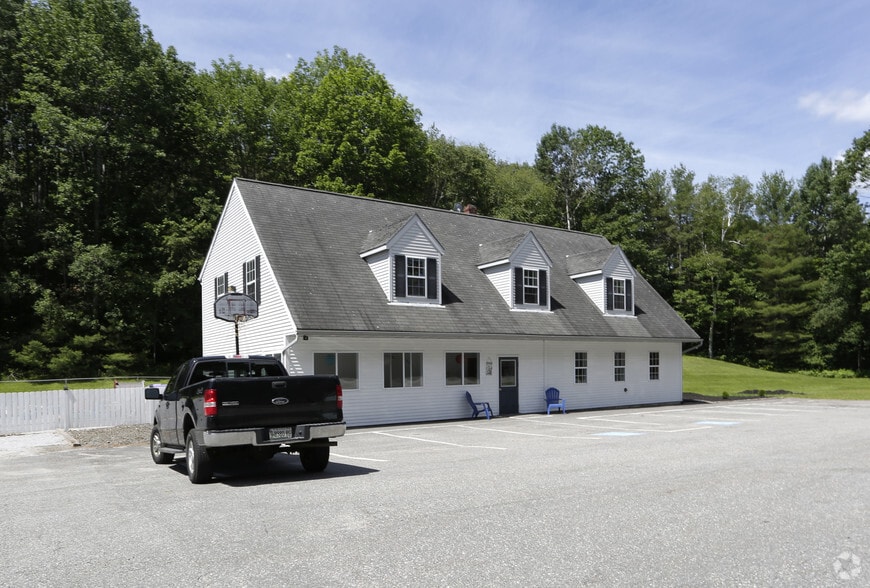 27 Boothbay Rd, ME 04556