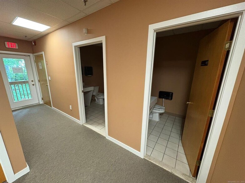 1575 Boston Post Rd, Guilford, CT for lease - Building Photo - Image 3 of 7