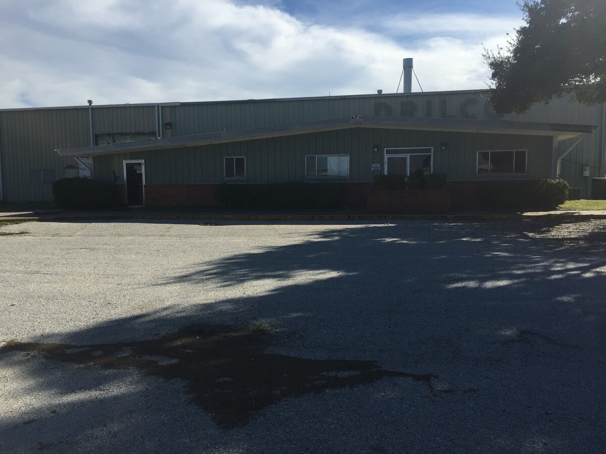 602 Commerce Rd, Alice, TX 78332