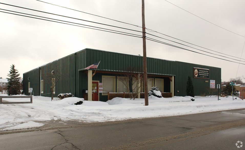 112 E Ellen St, Fenton, MI for lease - Building Photo - Image 2 of 5