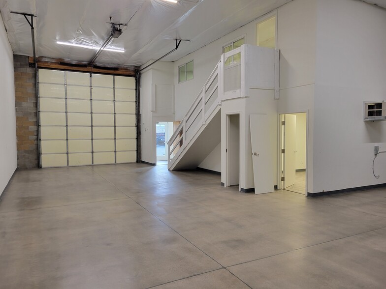 63010 Plateau Dr, Bend, OR for lease - Building Photo - Image 3 of 11