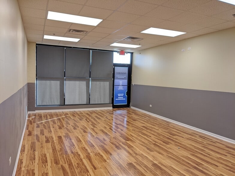 815-829 Campus Dr, Joliet, IL for lease - Interior Photo - Image 2 of 7