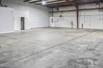 1046 Parkway Ct, Buford, GA for lease Interior Photo- Image 2 of 3