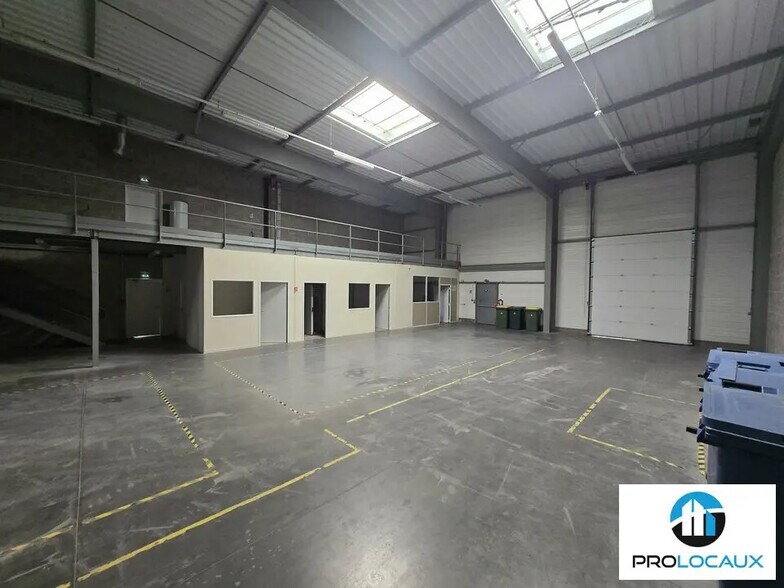 Flex in Camon for lease - Interior Photo - Image 1 of 5