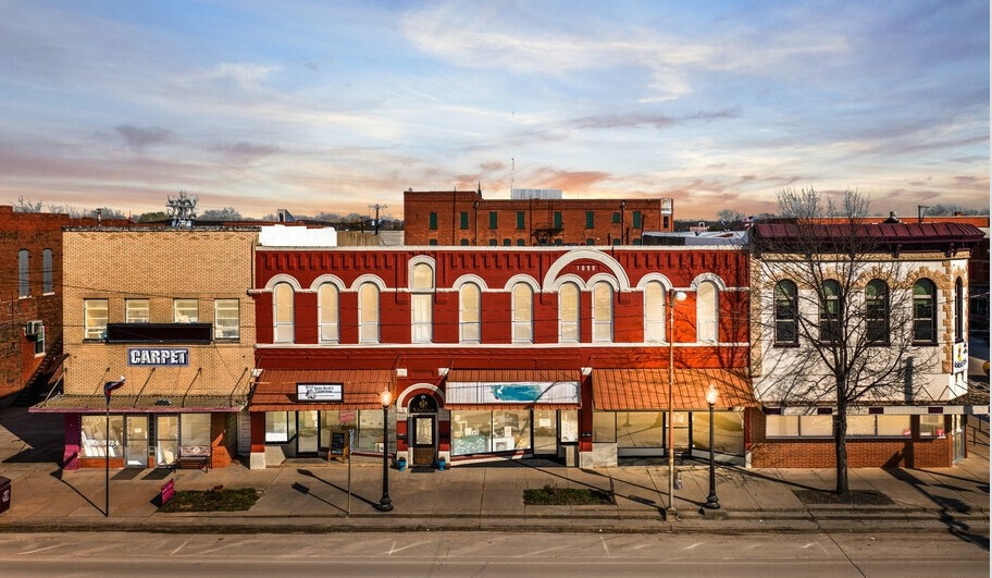 73 N Waco St, Hillsboro, TX for sale - Primary Photo - Image 1 of 1