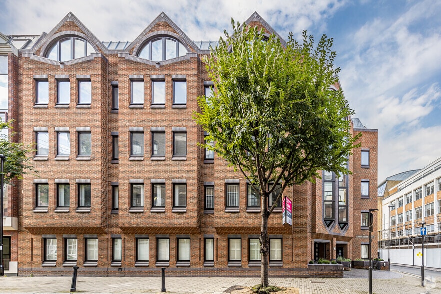 16-18 St Johns Ln, London for lease - Building Photo - Image 3 of 3