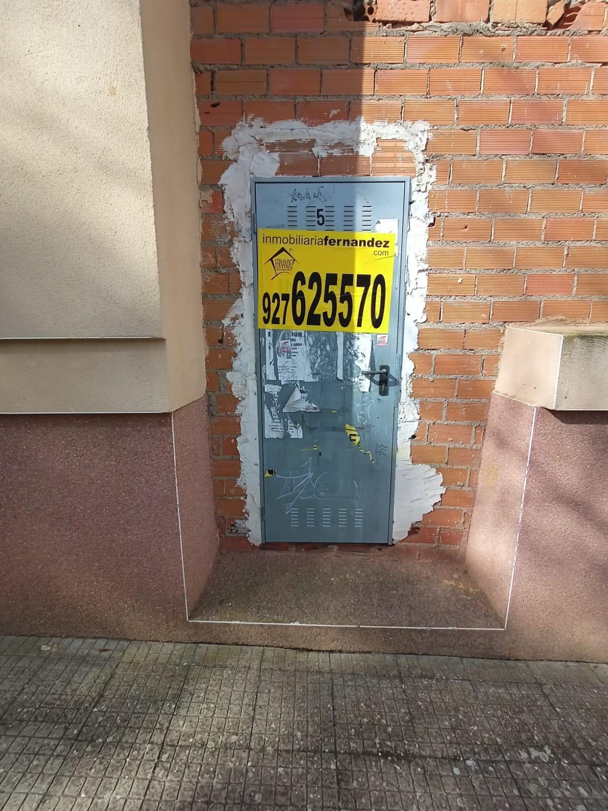 Retail in Cáceres, Cáceres for lease Building Photo- Image 1 of 2