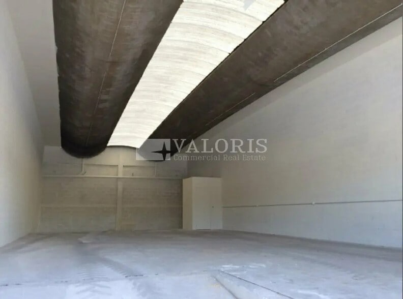 Flex in Saint-Priest for lease - Interior Photo - Image 2 of 7