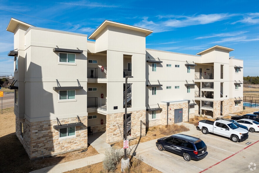 1101 Biloxi Dr, Ennis, TX for sale - Primary Photo - Image 1 of 1