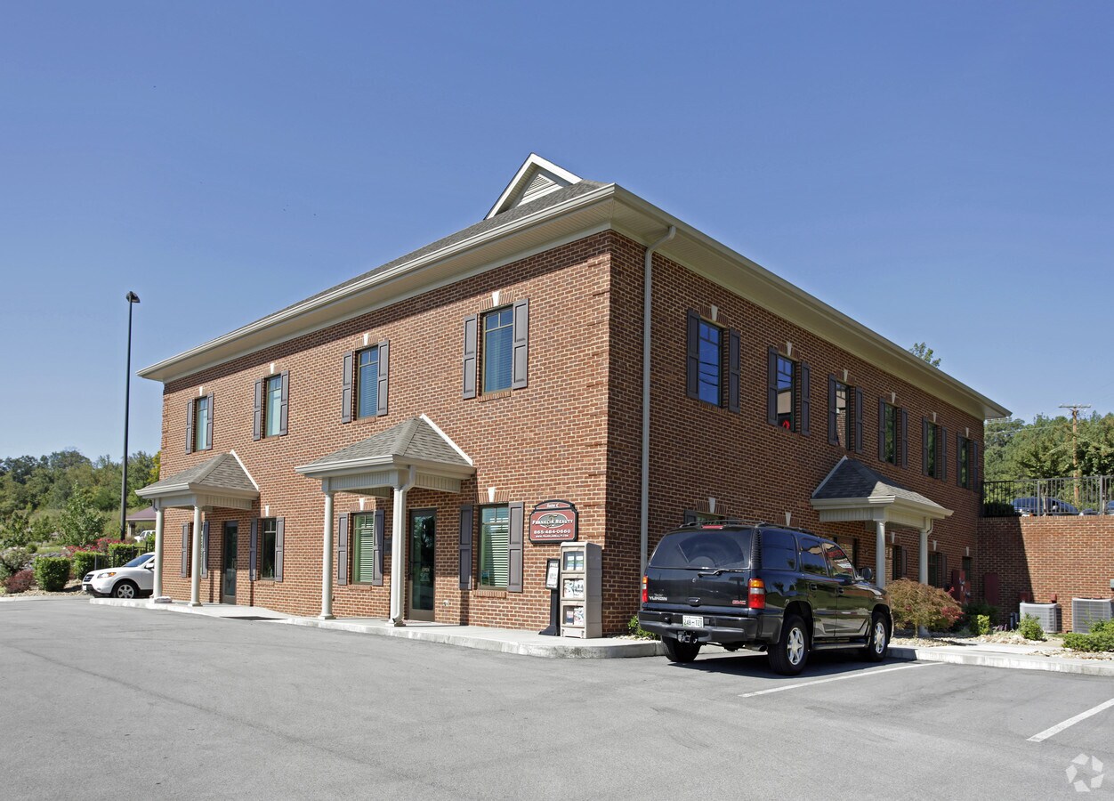 127 W Hwy 25 70, Dandridge, TN 37725