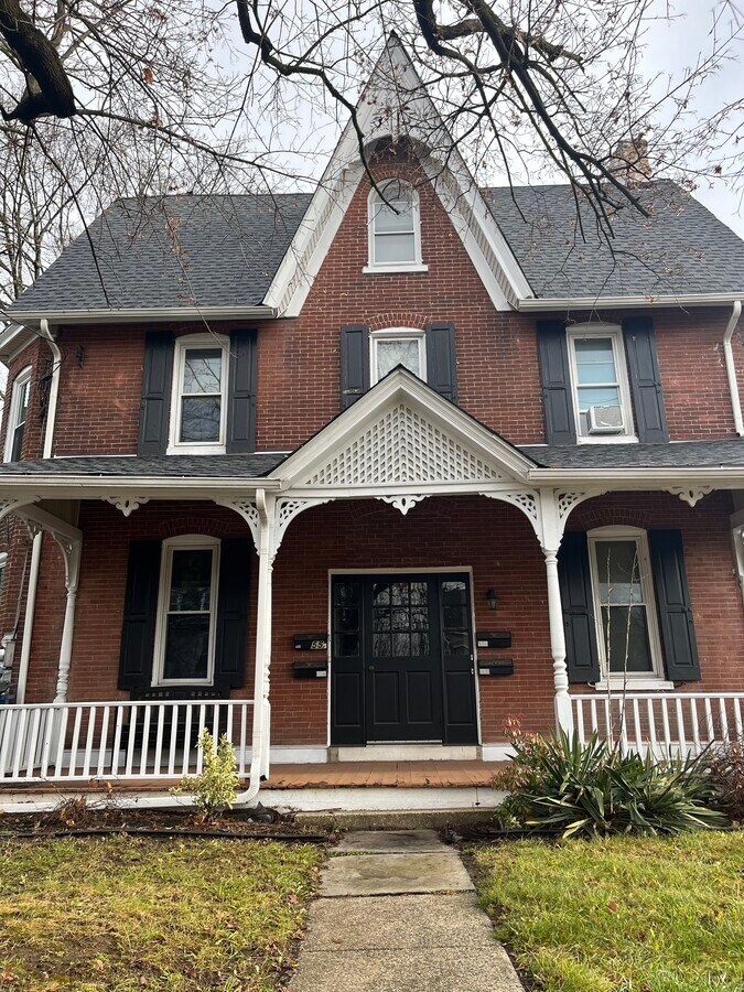 53 N Main St, Chalfont, PA 18914