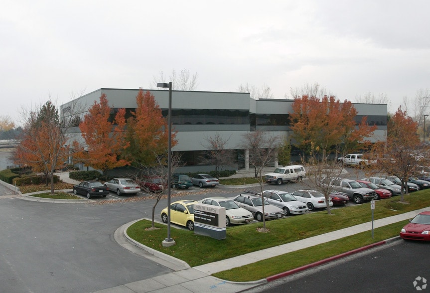 849 W LeVoy Dr, Salt Lake City, UT for lease - Building Photo - Image 2 of 20