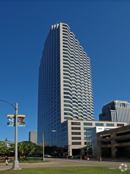 1100 Poydras St, New Orleans, LA for lease - Building Photo - Image 1 of 1