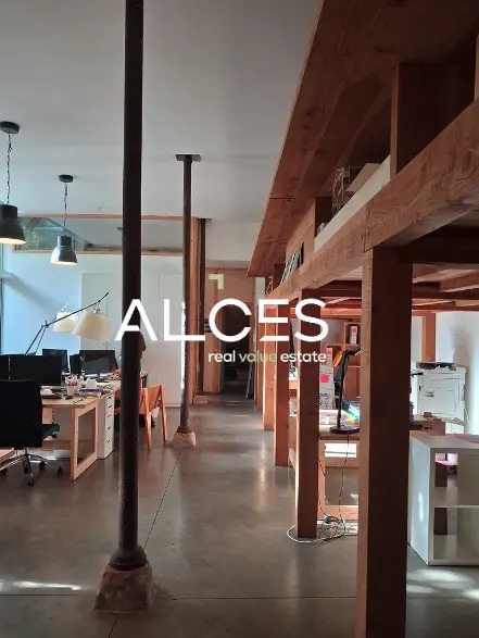 Office in Bordeaux for lease - Interior Photo - Image 2 of 5