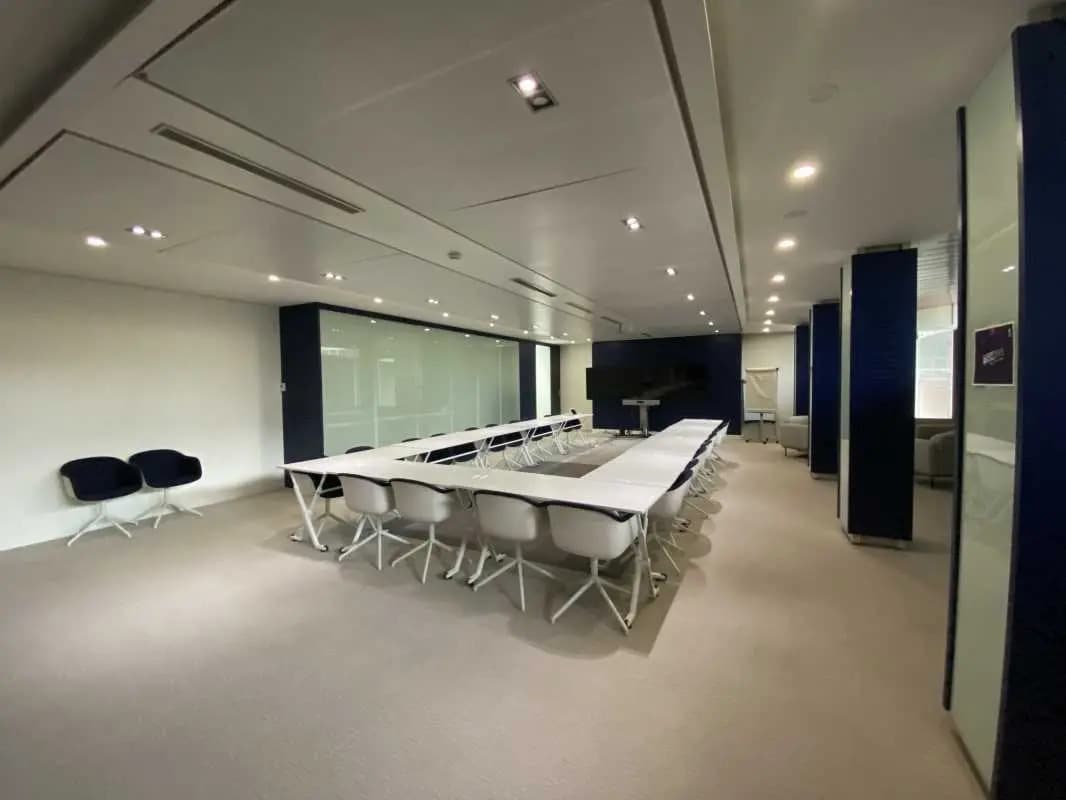 1 Terrasse Bellini, Puteaux for lease Building Photo- Image 1 of 8