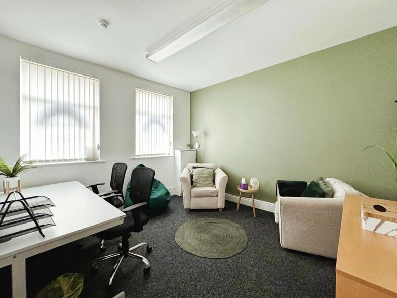 10 Brighton Rd, Rhyl for sale - Interior Photo - Image 2 of 10