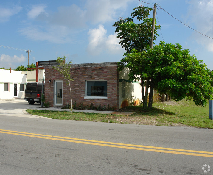 1215 NE 17th Ct, Fort Lauderdale, FL for lease - Building Photo - Image 3 of 10