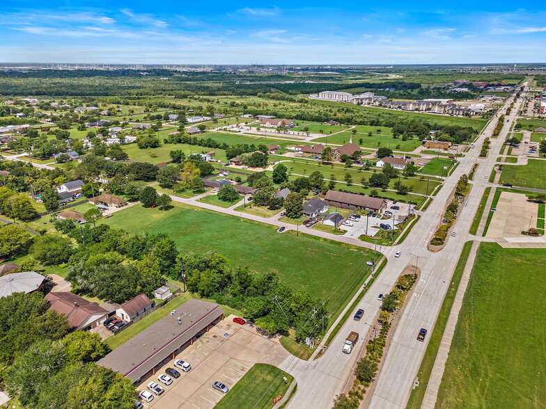 Bridgette Lane & Eagle Drive, Mont Belvieu, TX for sale - Primary Photo - Image 1 of 1