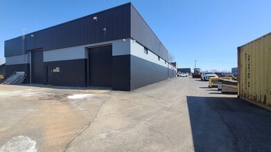 2045 Astor Crt, Tecumseh, ON for lease Building Photo- Image 2 of 23