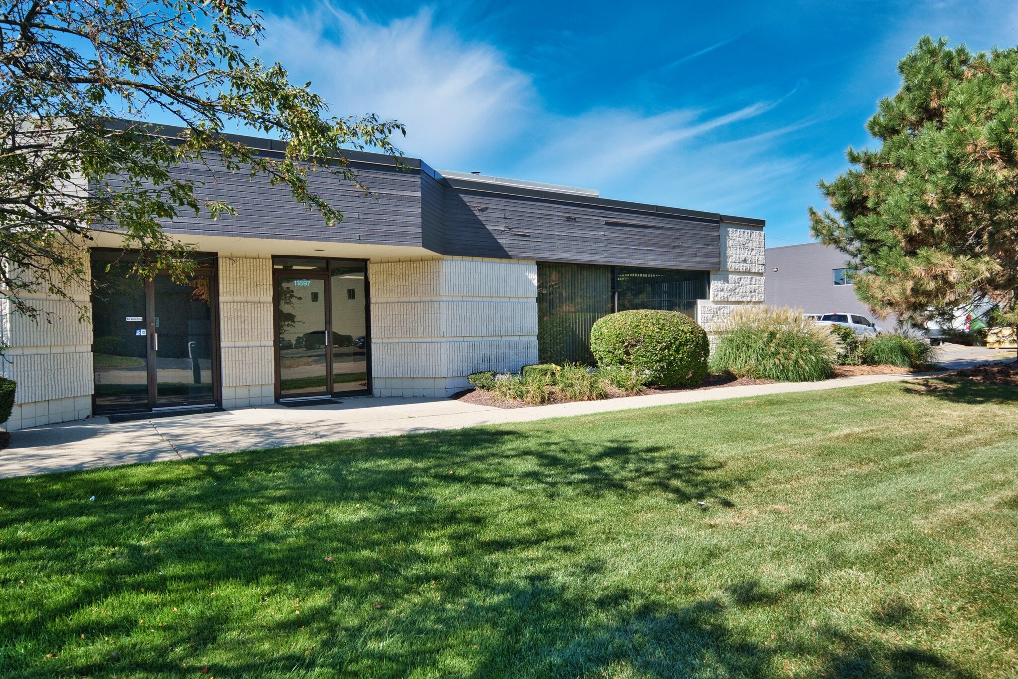 11887-11897 Belden Ct, Livonia, MI for lease Building Photo- Image 1 of 24