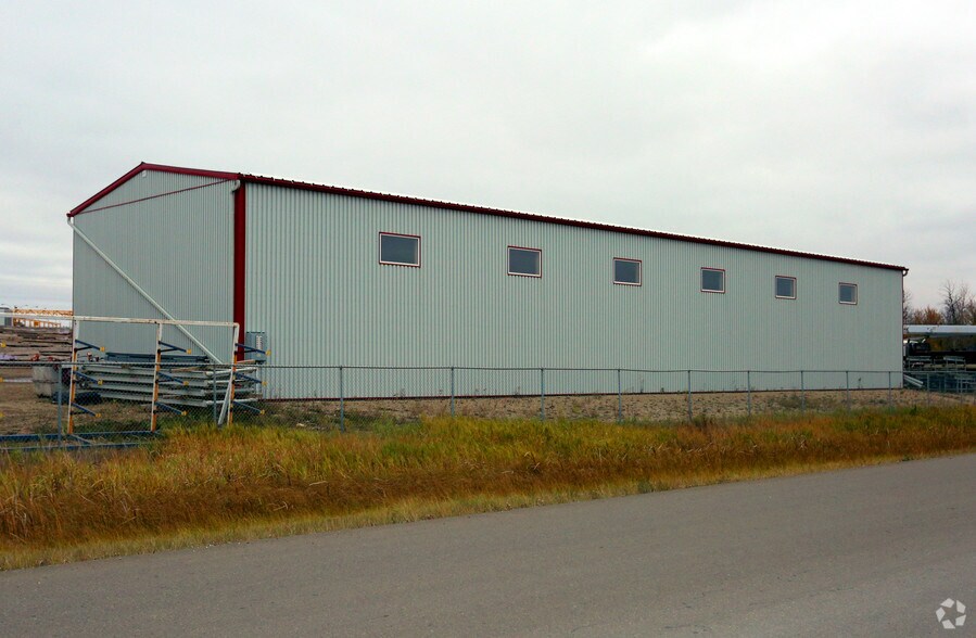 1704 5th St, Nisku, AB T9E 2W9