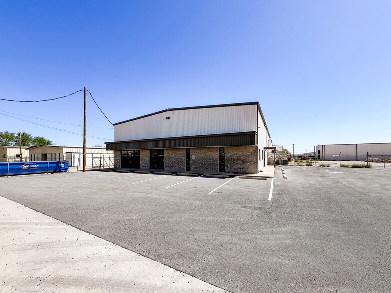 7 E Industrial Loop, Midland, TX for sale - Primary Photo - Image 1 of 23