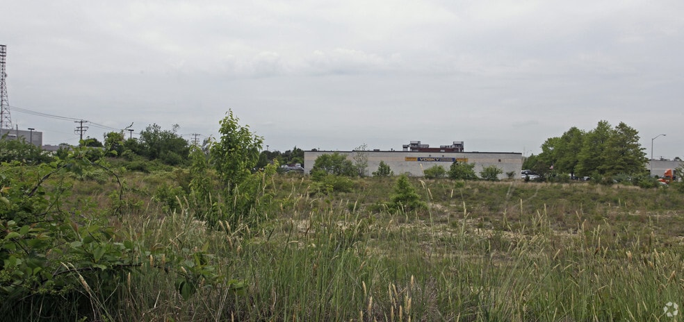 Veterans Memorial Hwy, Holbrook, NY for sale - Building Photo - Image 1 of 3