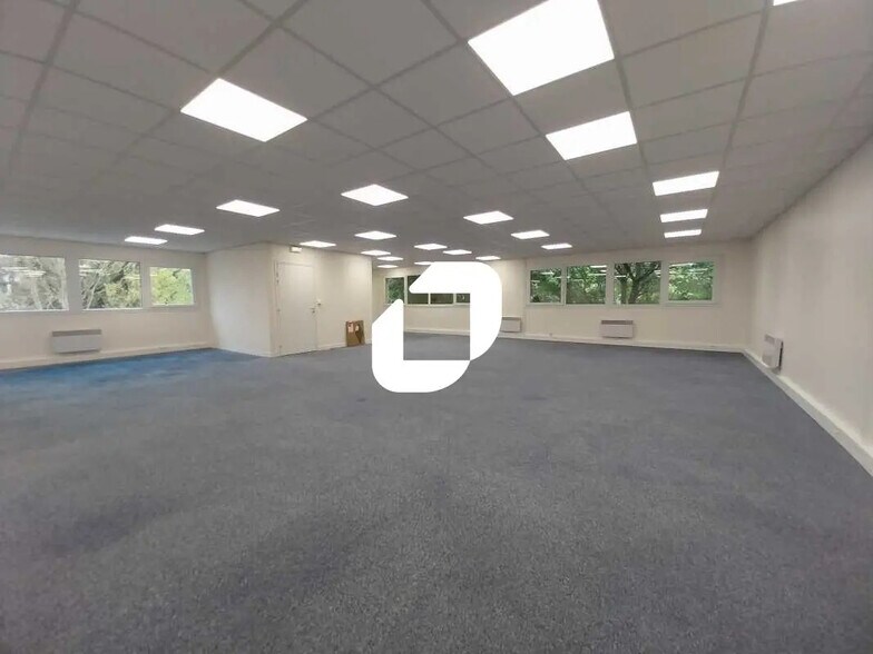 2 Rue Eugène Hénaff, Trappes for lease - Building Photo - Image 2 of 16