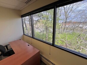 945-951 Hornet Dr, Hazelwood, MO for lease Interior Photo- Image 2 of 14