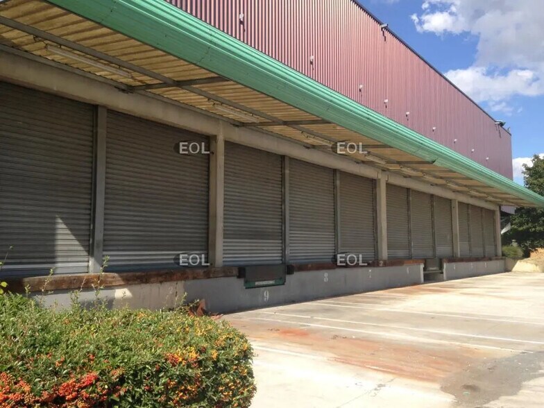 Industrial in Combs-la-Ville for lease - Building Photo - Image 1 of 3