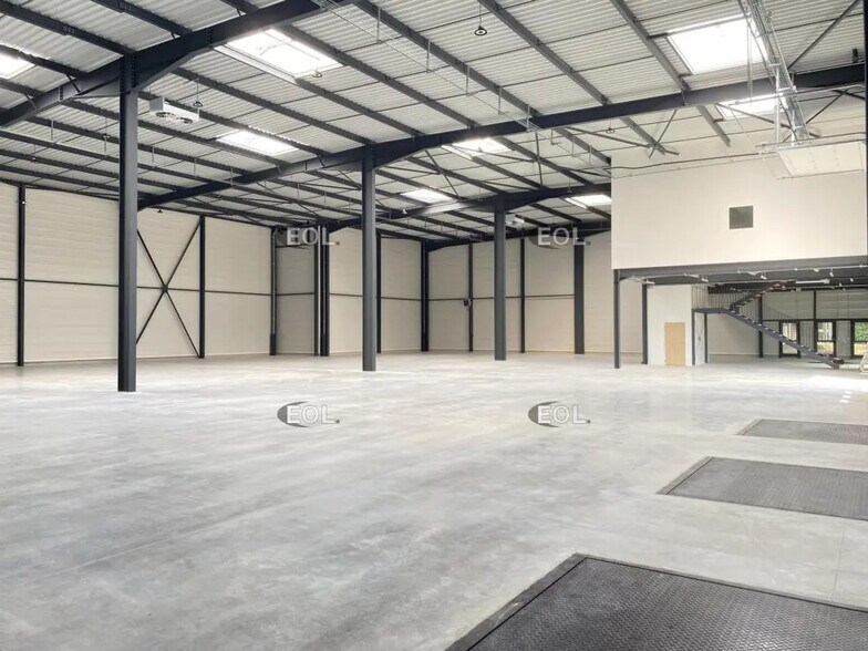 Industrial in Corbas for lease - Building Photo - Image 3 of 40