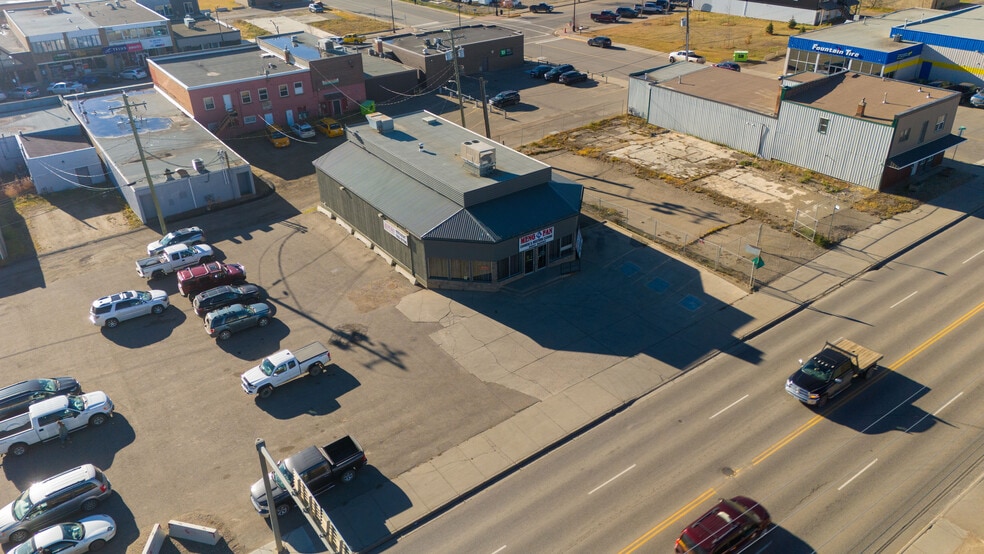 1009-1025 Alaska Av, Dawson Creek, BC for sale - Building Photo - Image 1 of 4