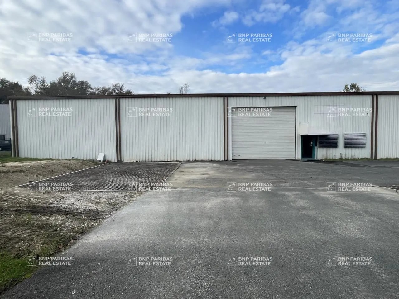 Flex in Eysines for lease Building Photo- Image 1 of 11