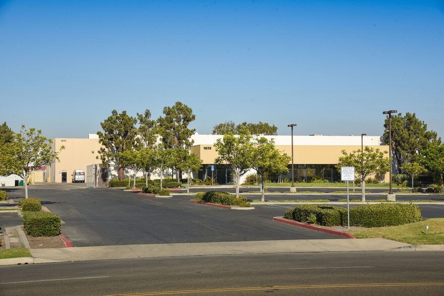 1933 Deere Ave, Irvine, CA for lease - Primary Photo - Image 1 of 7