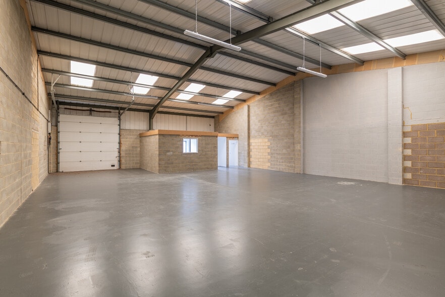 Horcott Rd, Fairford for lease - Interior Photo - Image 2 of 6