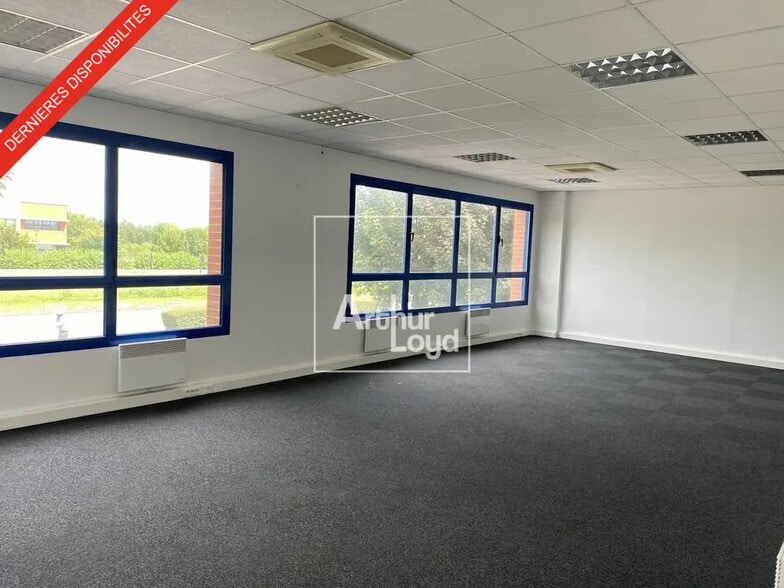 Office in Lieusaint for lease - Interior Photo - Image 3 of 7