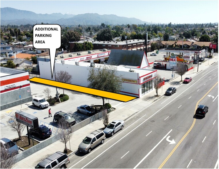 8628 Woodman Ave, Pacoima, CA for lease - Building Photo - Image 2 of 15