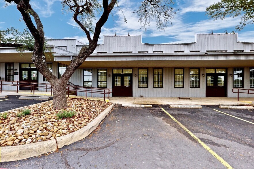 21232 Gathering Oak, San Antonio, TX for sale - Building Photo - Image 1 of 1