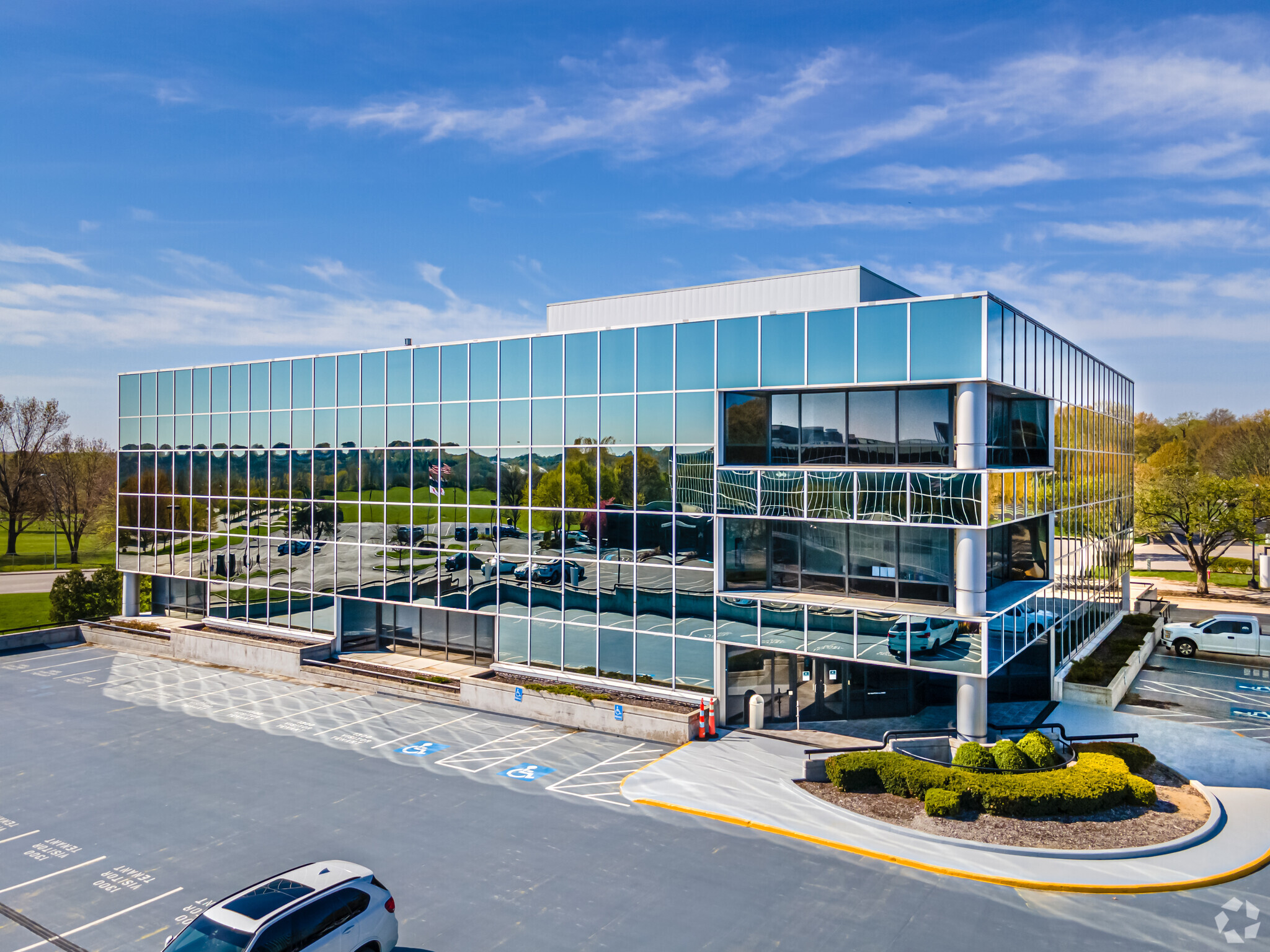 1300 E 104th St, Kansas City, MO for lease Building Photo- Image 1 of 8